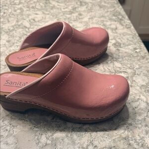 Sanita Women's Glossy Pink Mules